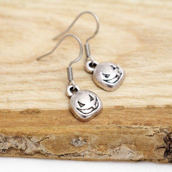 Jack 'o' Lantern / Pumpkin Charm Earrings - Picture 2 of 6